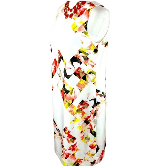 Vince Camuto Broken Snap Shot Floral Dress - Picture 4 of 7